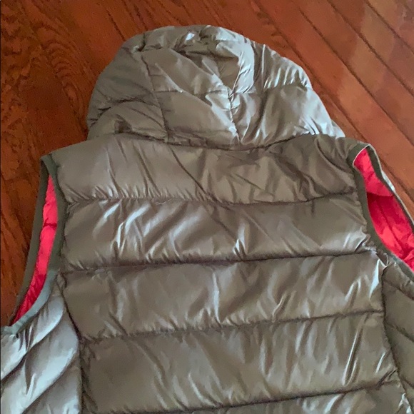 Saks Fifth Avenue Junior Vest with zip pkts - Picture 6 of 6